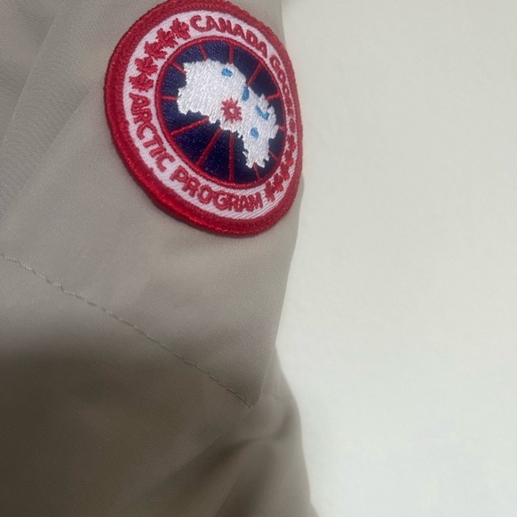 Canada Goose Loretta Parka Fusion . Color Limestone Reasonable offers welcome. - Picture 4 of 9